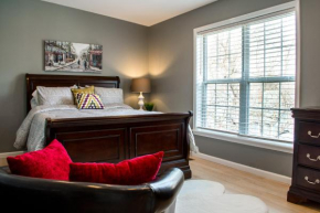 Cozy condo with yard and patio. Long-stay discount available